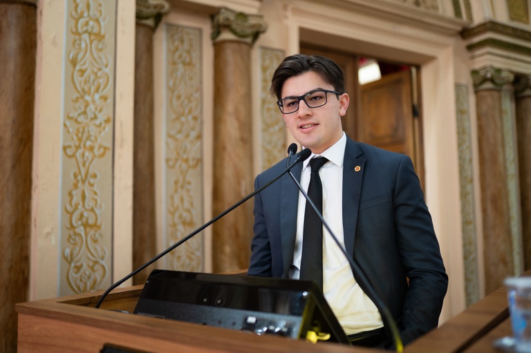 Fraude do INSS: Câmara de Curitiba aprova moção contra fala de Gleisi Hoffmann