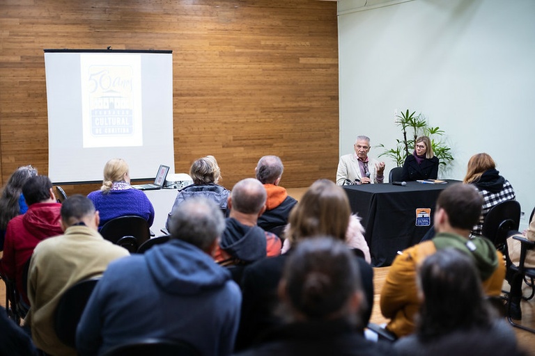 Frente do Samba pediu e FCC apresentou editais de incentivo às escolas de samba