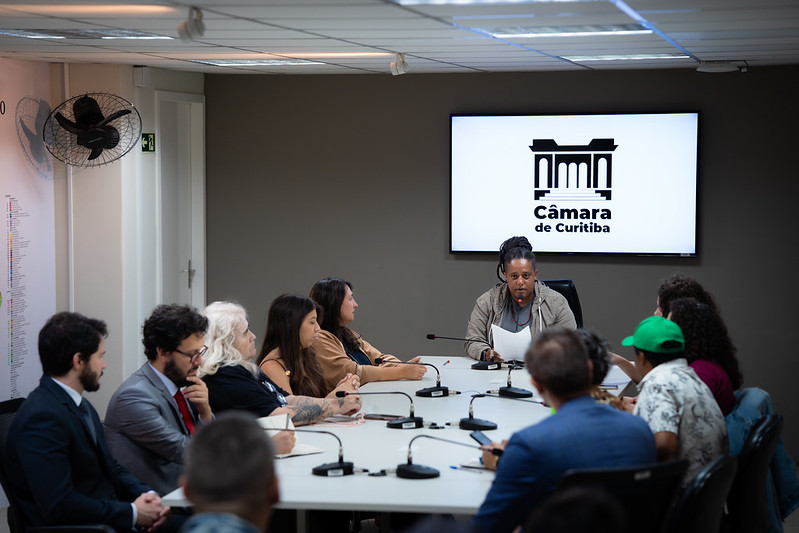 Frente Parlamentar debate críticas à internação involuntária em Curitiba