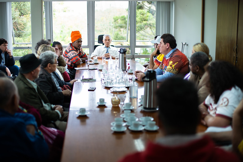 Frente Parlamentar do Samba recebe blocos e escolas de samba