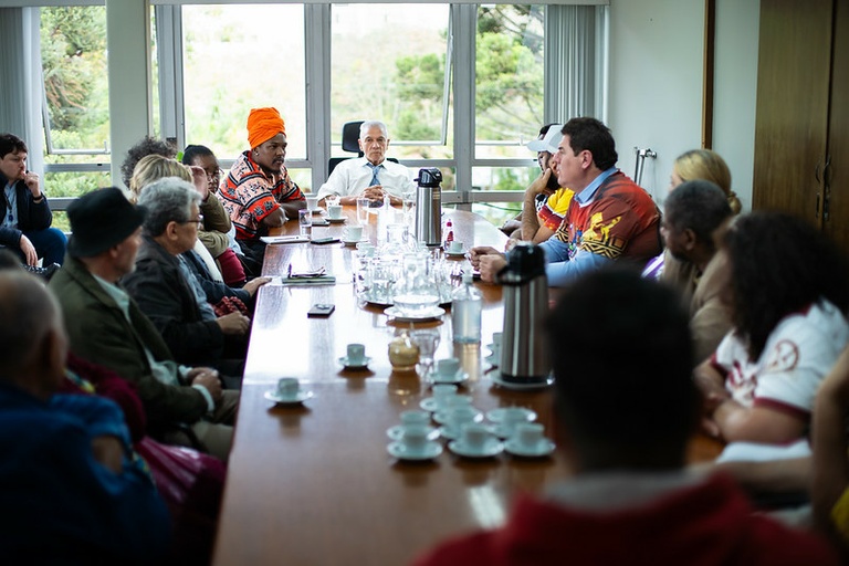 Frente Parlamentar do Samba recebe blocos e escolas de samba