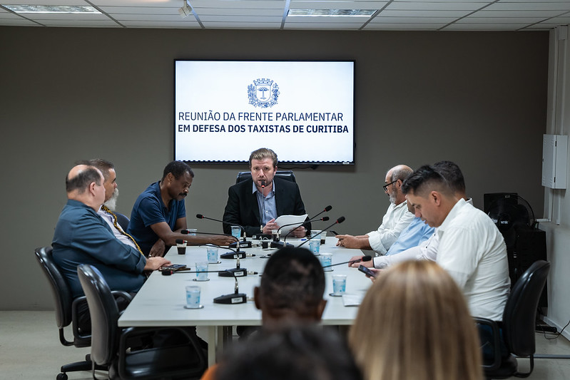 Frente Parlamentar dos Taxistas de Curitiba debate pautas da categoria