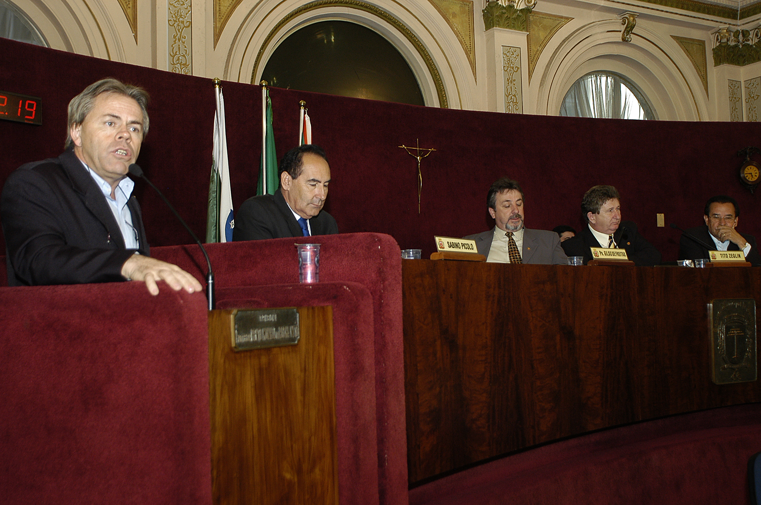 Frote quer segurança aos clientes de bancos 