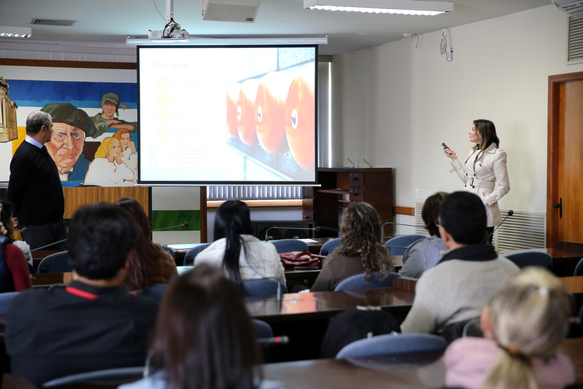 Funcionários da Câmara participam de palestra sobre saúde financeira