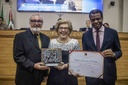 Fundadora da escola de dança Studio D1, Dora Soares recebe Cidadania de Curitiba Fundadora da escola de dança Studio D1, Dora Soares recebe Cidadania de Curitiba