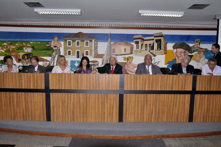 Funerárias e prefeitura avaliam rodízio em audiência 