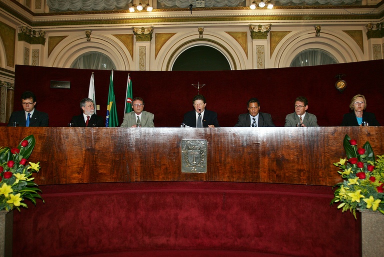 Garis recebem destaque na Câmara 