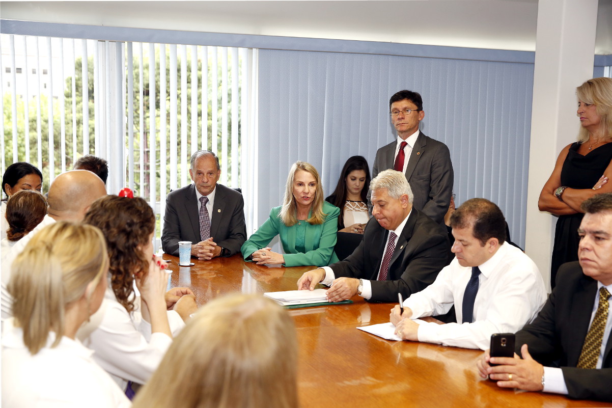 Grevistas e prefeitura terão nova reunião hoje à tarde
