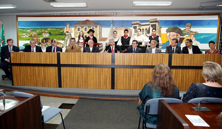 Homenageados os 135 anos da imigração em Santa Felicidade 