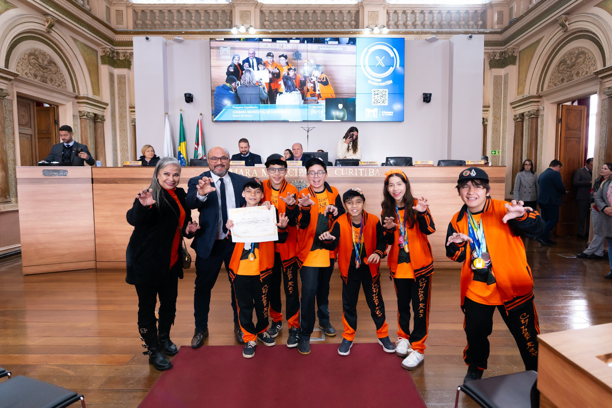 Equipe de robótica Cyber Rex recebe homenagem da Câmara de Curitiba