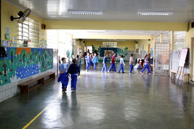 ICI recebe R$ 366 mil mensais por wi-fi nas escolas municipais