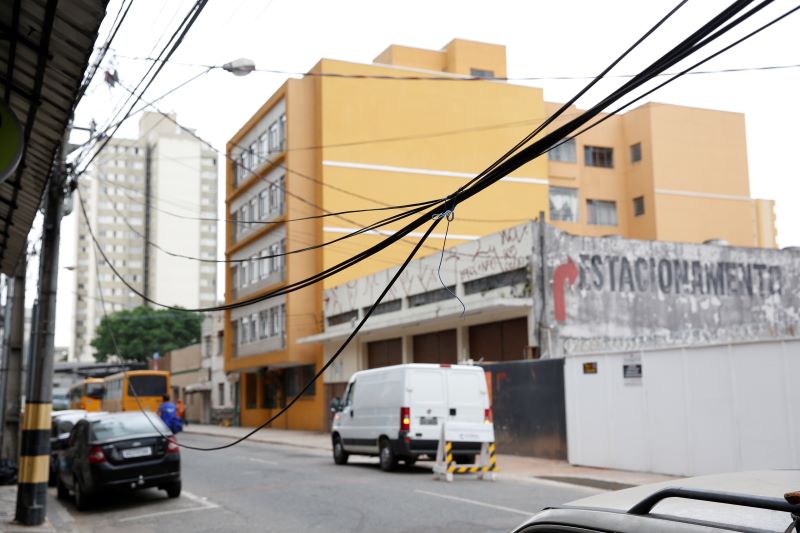 Identificação de cabos aéreos em postes recebe parecer positivo