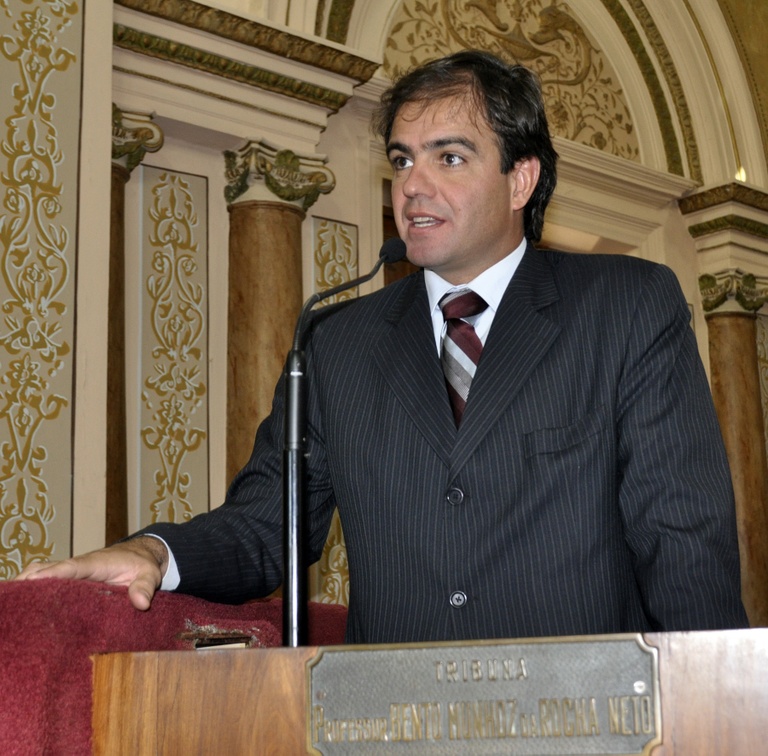 Identificação de táxi em braile passa em 1º turno 