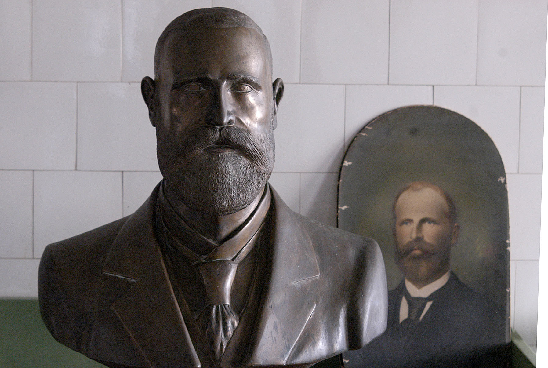 Identificado busto do Museu do Lixo 