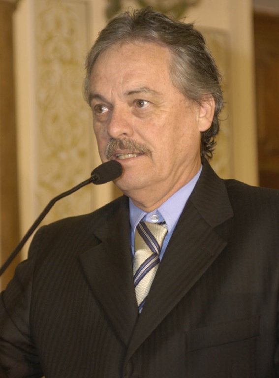 Idosos devem ter prioridade, diz líder 