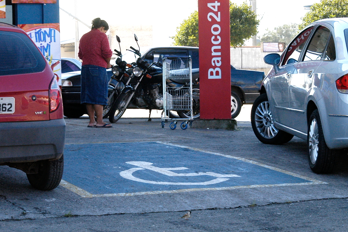 Idosos e pessoas com deficiência poderão ter isenção de ESTAR 