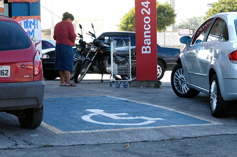 Idosos e pessoas com deficiência poderão ter isenção de ESTAR 