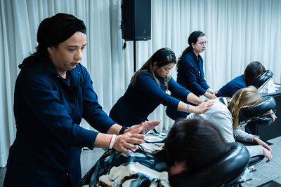 Quick massage no café para as servidoras da CMC