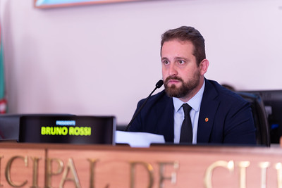 O vereador Bruno Rossi no plenário da Câmara de Curitiba