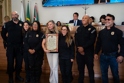 Delegada Tathiana Guzella e seus homenageados