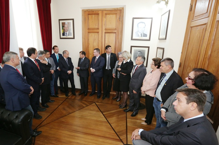 Inaugurado retrato de Ailton Araujo na galeria de ex-presidentes