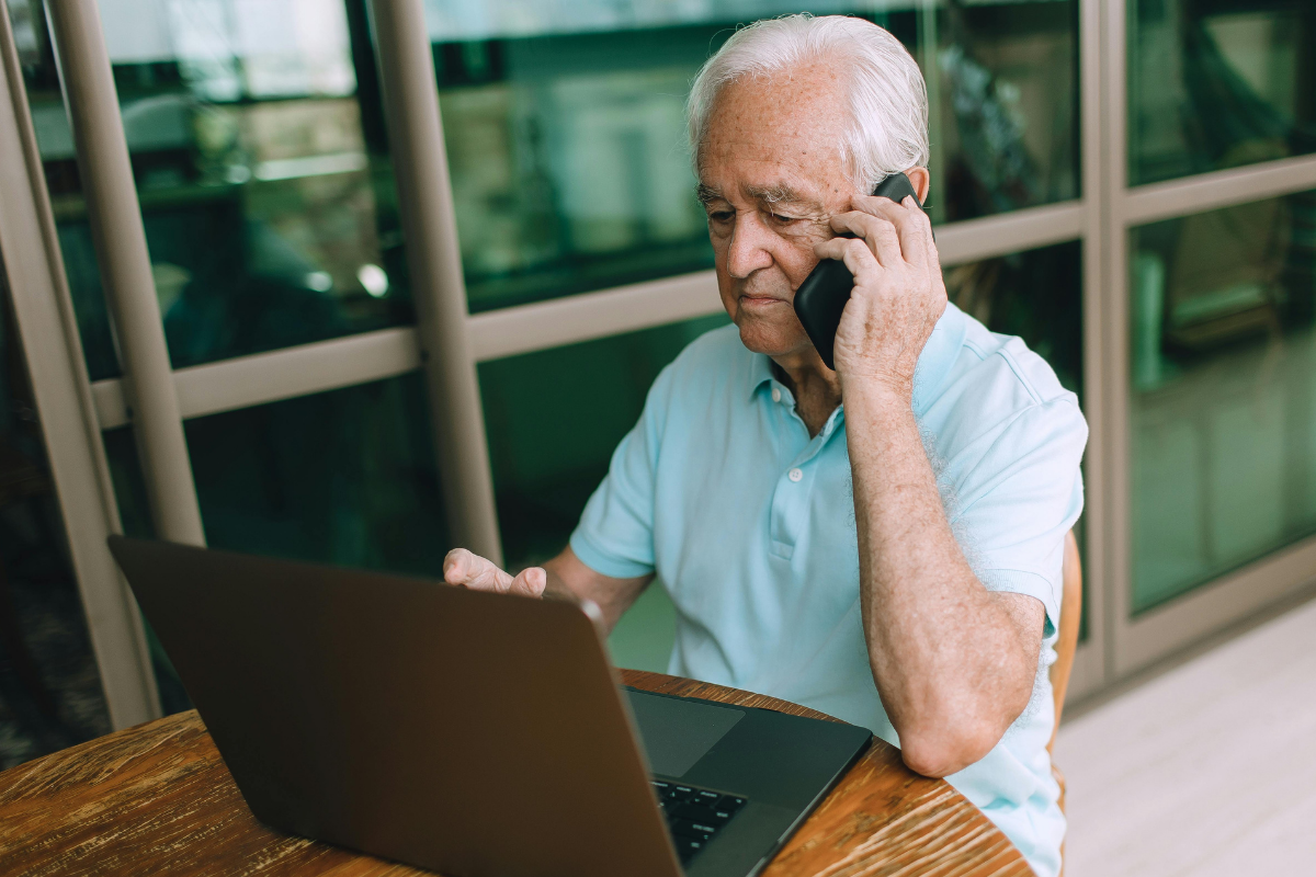 Inclusão digital de idosos em Curitiba é tema de projeto de lei