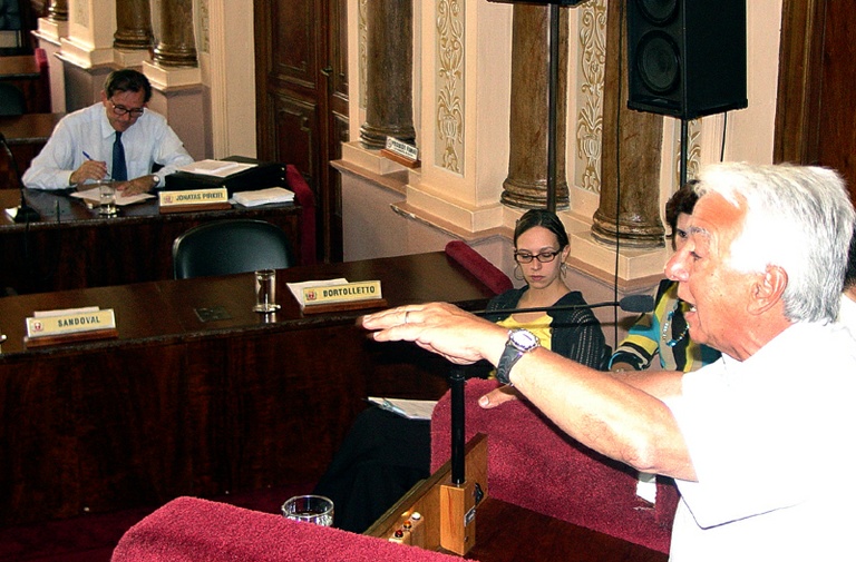 Jair Cézar festeja obras do Atuba 