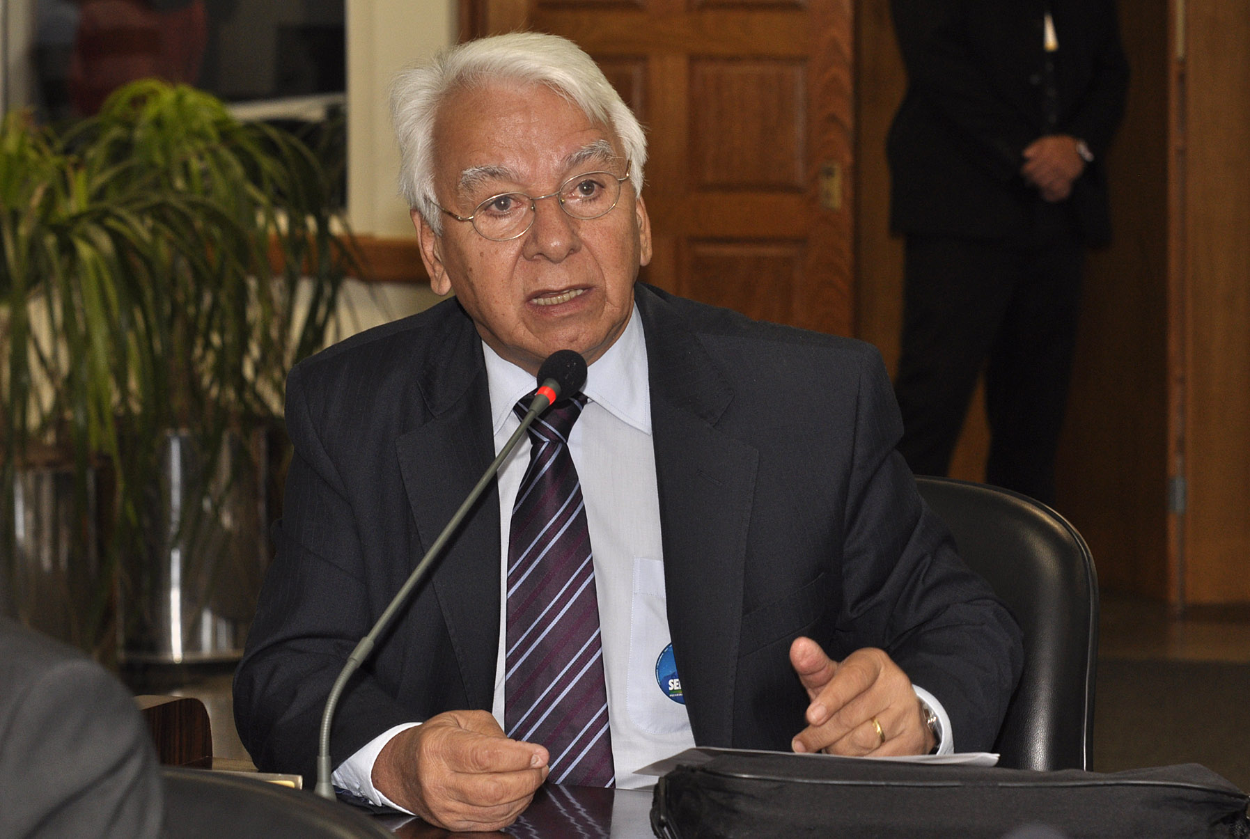 Jair Cézar quer normas para comércio de combustíveis 