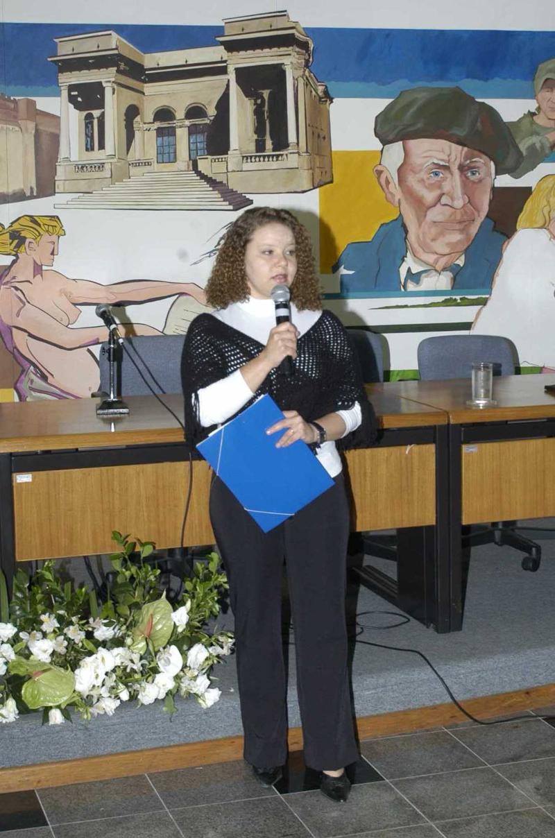 Jogos e brincadeiras ajudam crianças surdas 