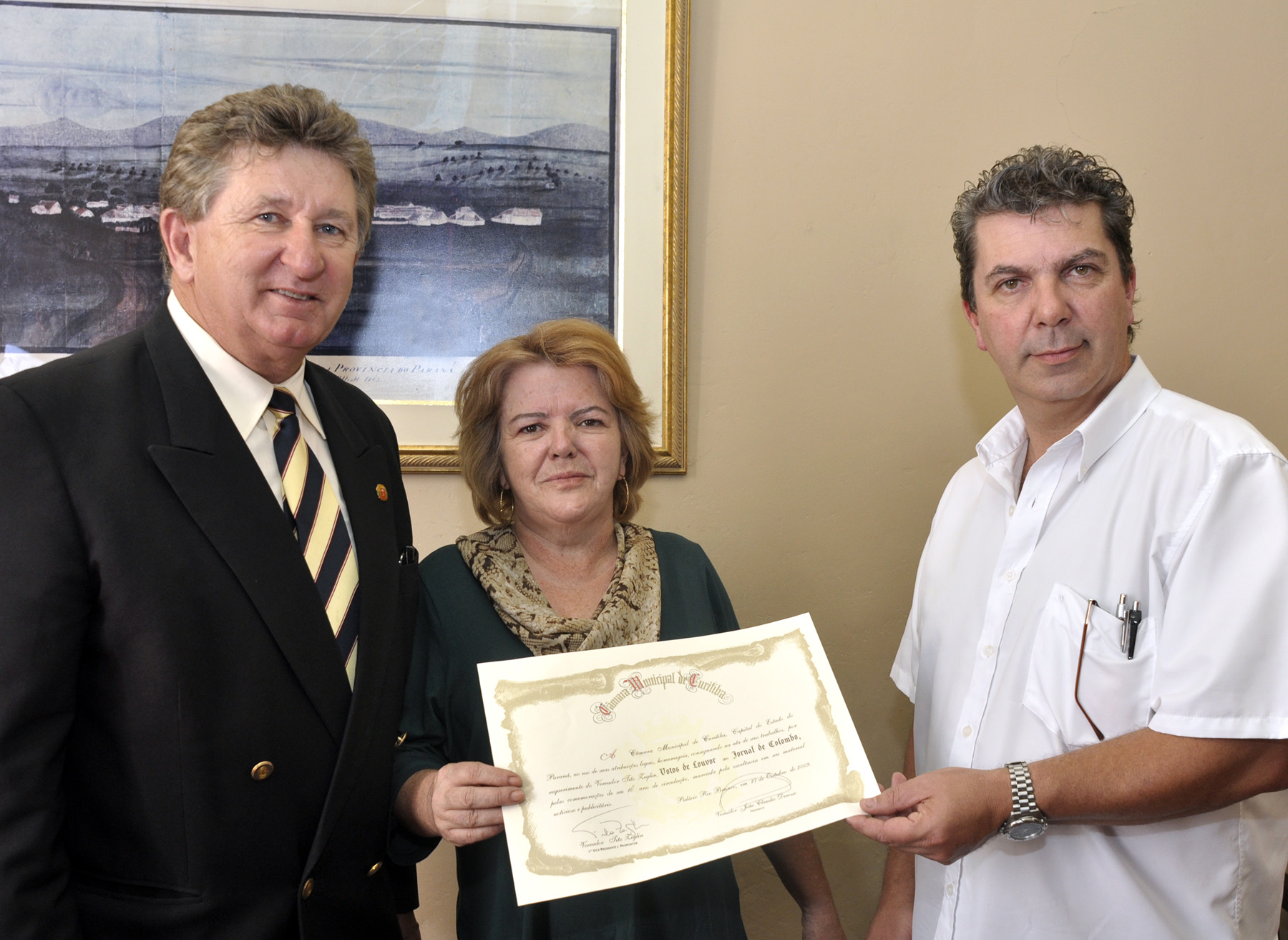 Jornal de Colombo é aplaudido pelos 10 anos 