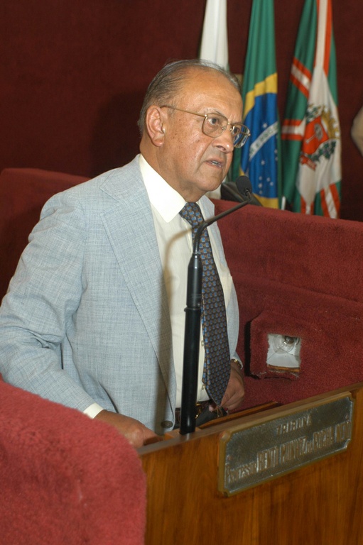 Jornalista cobra atitude mais firme 