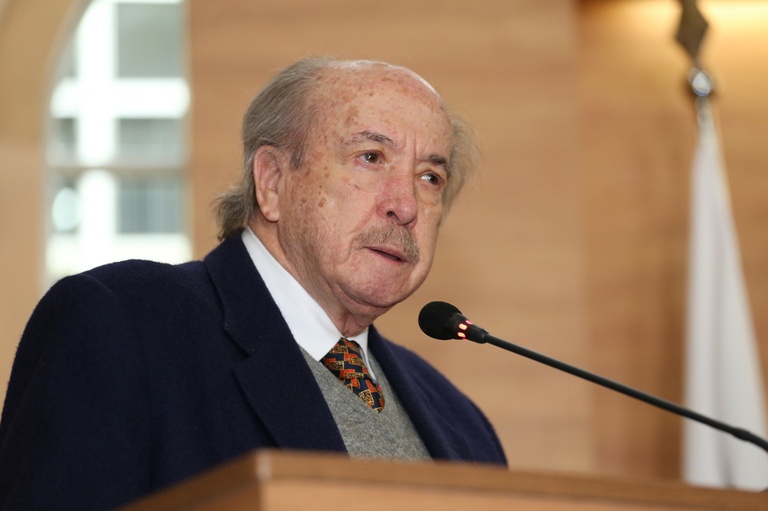 Jornalista lança DVDs sobre história política do Paraná