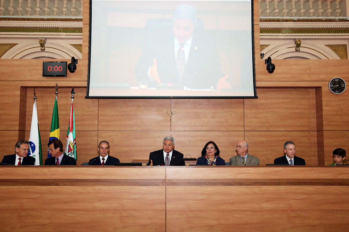 José Karam recebe título de cidadão honorário de Curitiba
