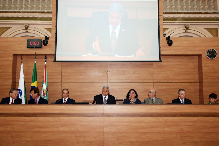 José Karam recebe título de cidadão honorário de Curitiba