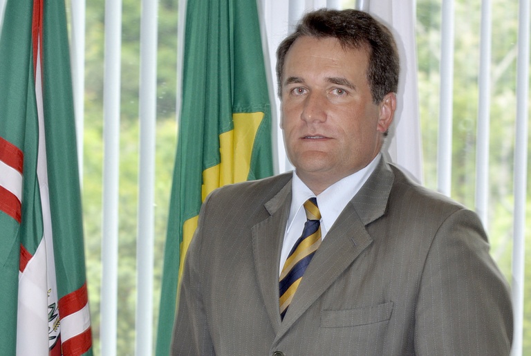 Kuzma assume Legislativo e  destaca reinício das sessões 