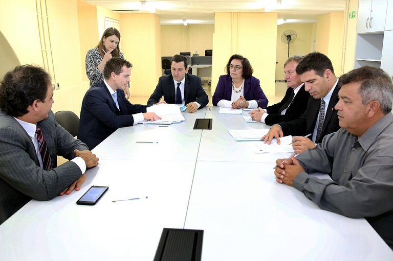 Legislação aprova projeto que proíbe abastecimento além do limite eletrônico 