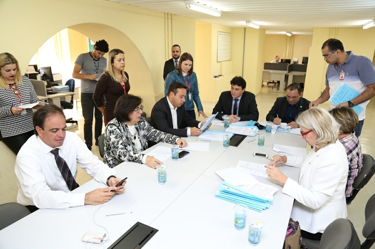 Legislação aprova publicidade transparente e mais 19 projetos 