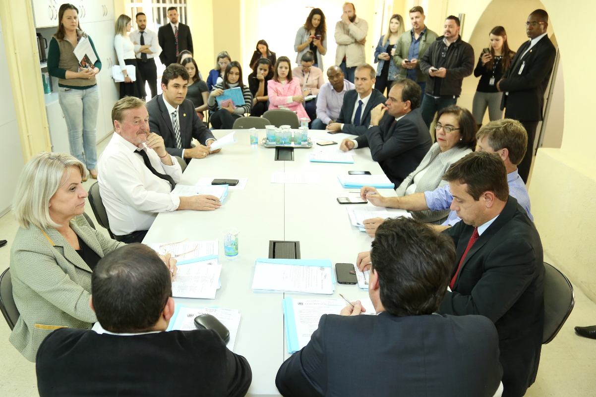 Legislação arquiva regulamentação do Uber e mais 5 projetos 