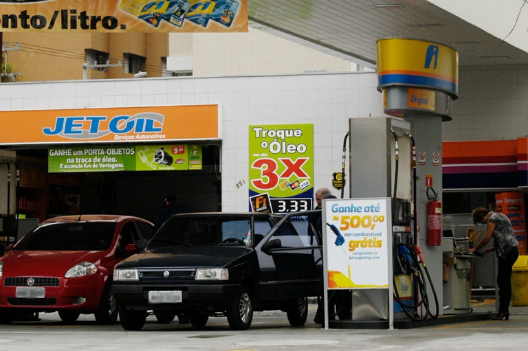 Legislação debate aviso antecipado para aumento de combustíveis