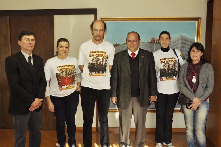 Legislativo recebe professores da UFPR e pauta audiência pública 