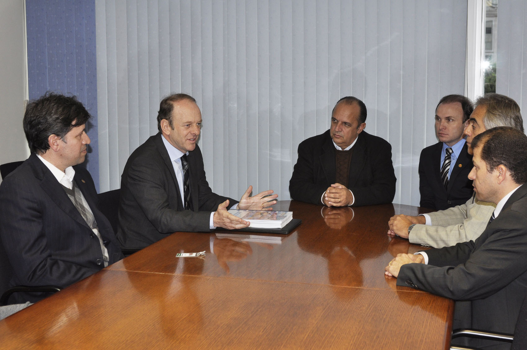 Legislativo recebe projeto da LDO 2013  