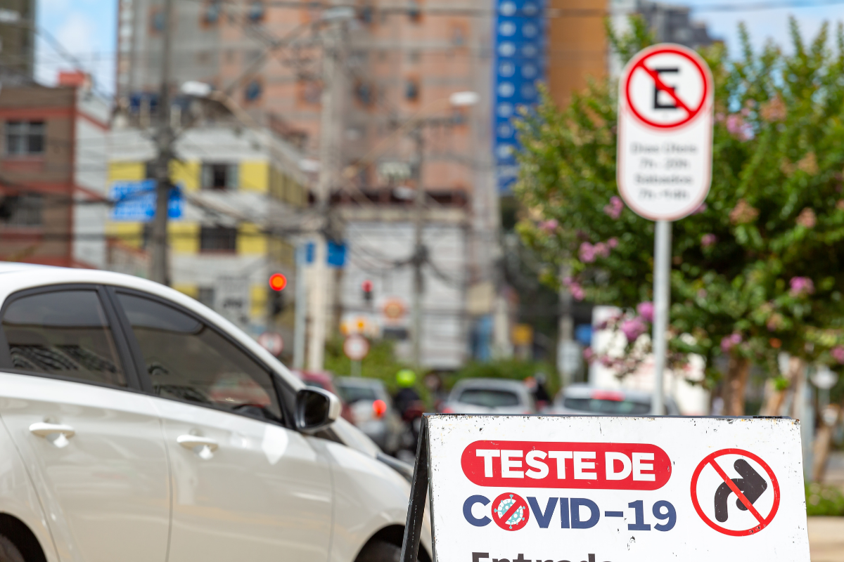 Lei amplia até 2027 prazo para pagar multas da covid-19 em Curitiba