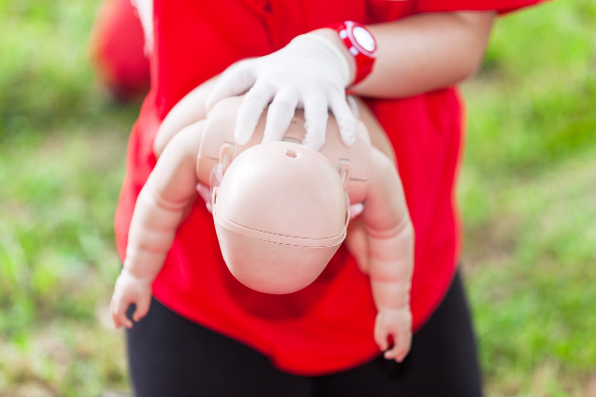 Lei atualiza regras de primeiros socorros para bebês em Curitiba