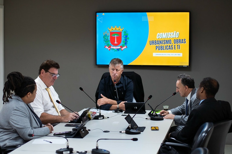 Lei de Adoção de Logradouros ampliada avança na Câmara de Curitiba