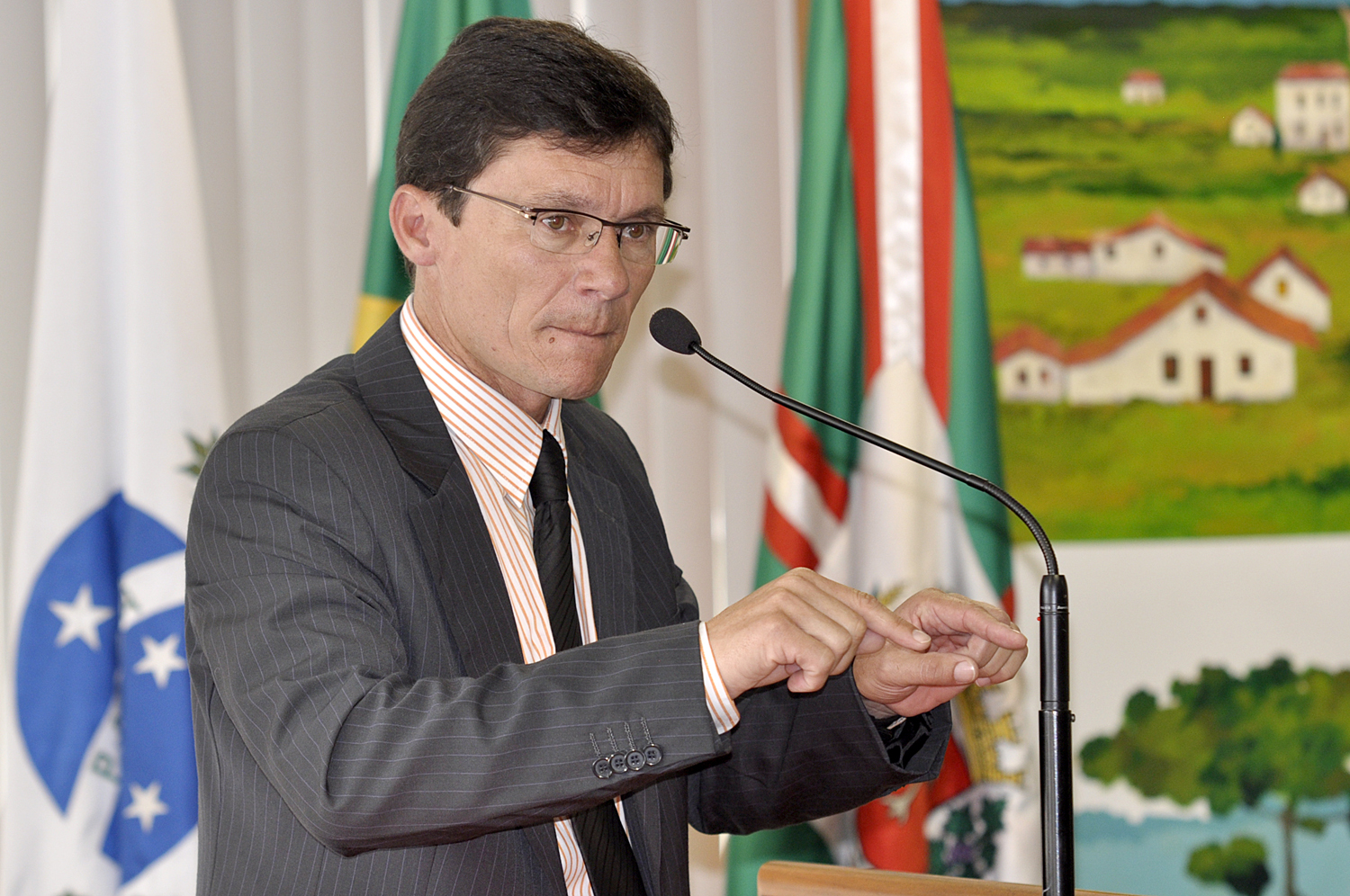 Liberação de verbas do PAC comentada em plenário 