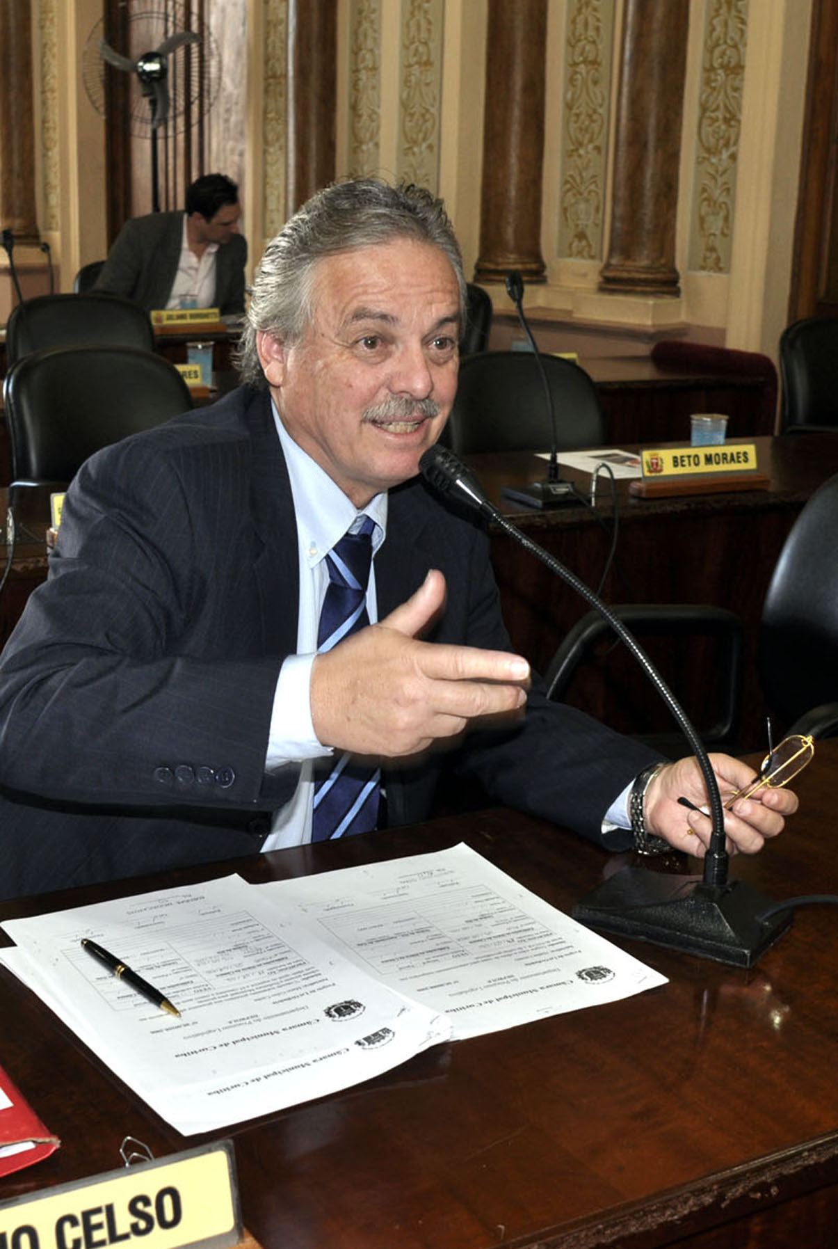 Líder anuncia recursos para Curitiba  