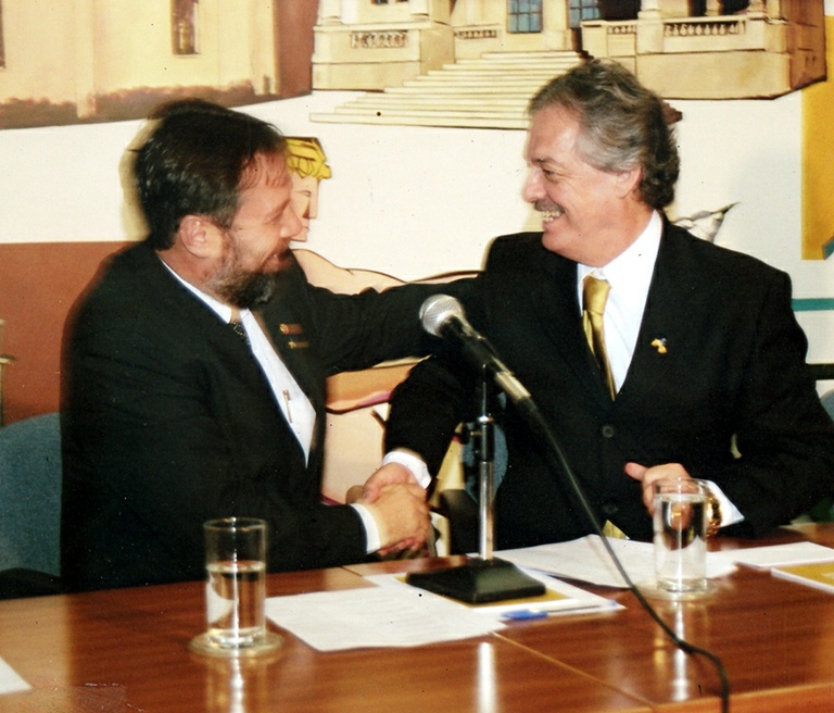 Líder com apoio decisivo 