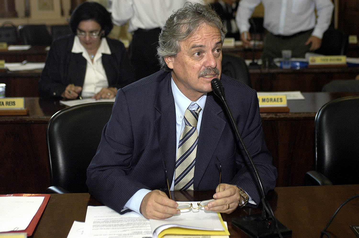 Líder contesta pesquisa do Ministério do Turismo 