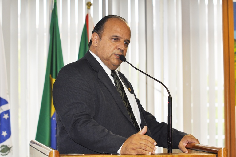 Líder destaca Feira de Ciências 