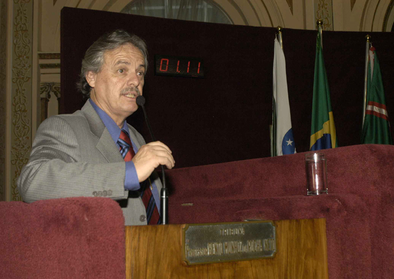 Líder destaca programa municipal de fisioterapia  